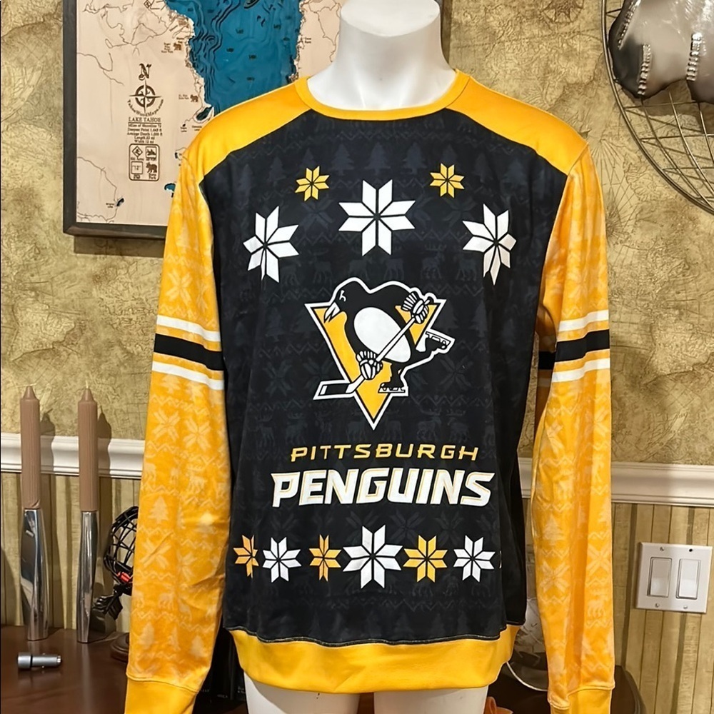 NHL Pittsburg Pirates Black and Yellow Men's lightweight Sweatshirt. Large